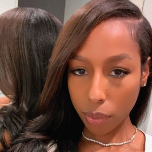 Meet your Posher, Azia